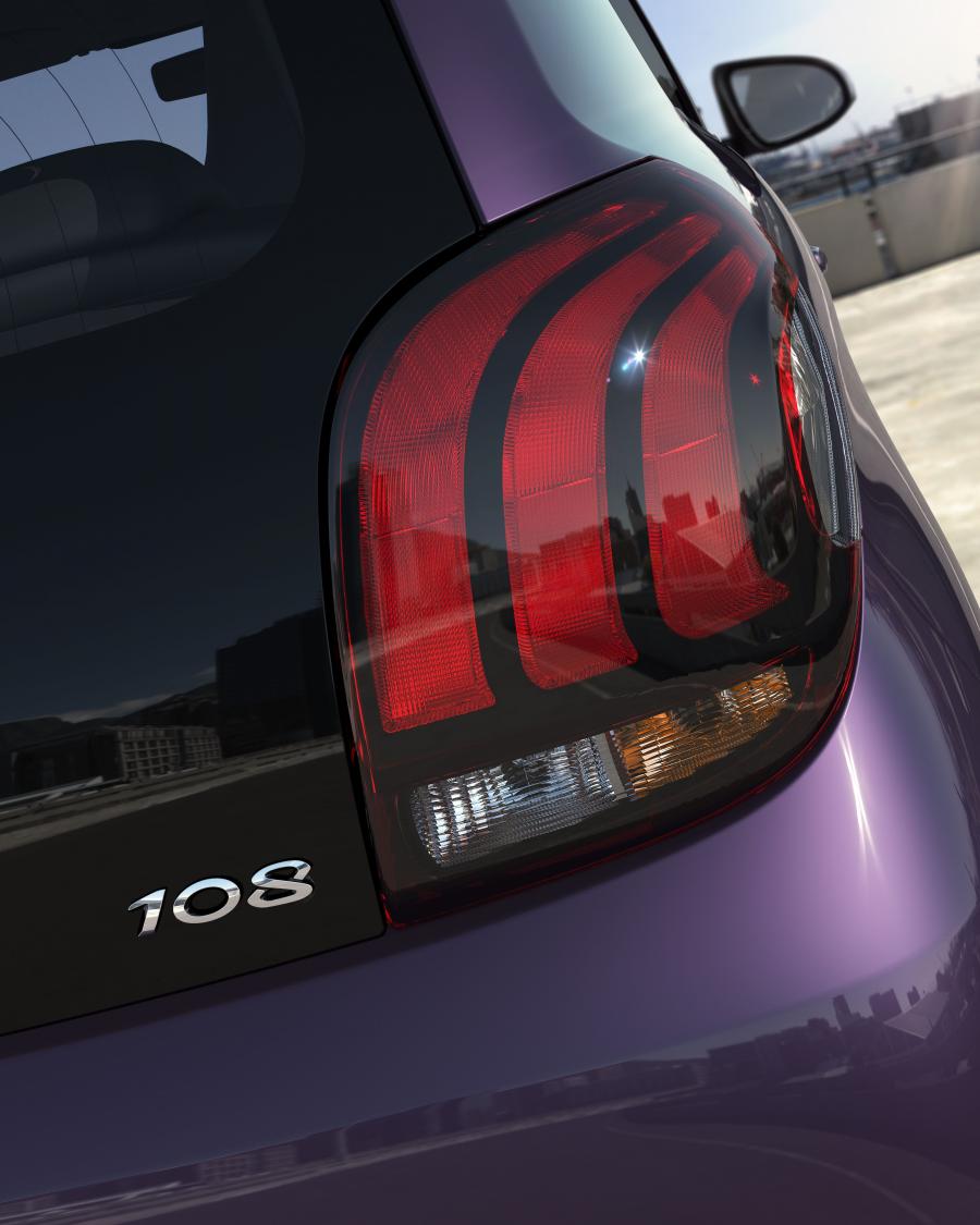  Peugeot 108 3-Door 2014 года  (фото 27 из 44)